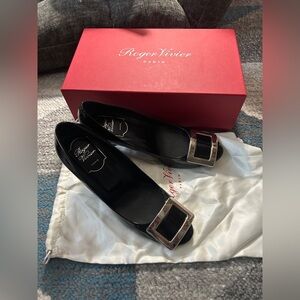 Rover Viver patent black heels